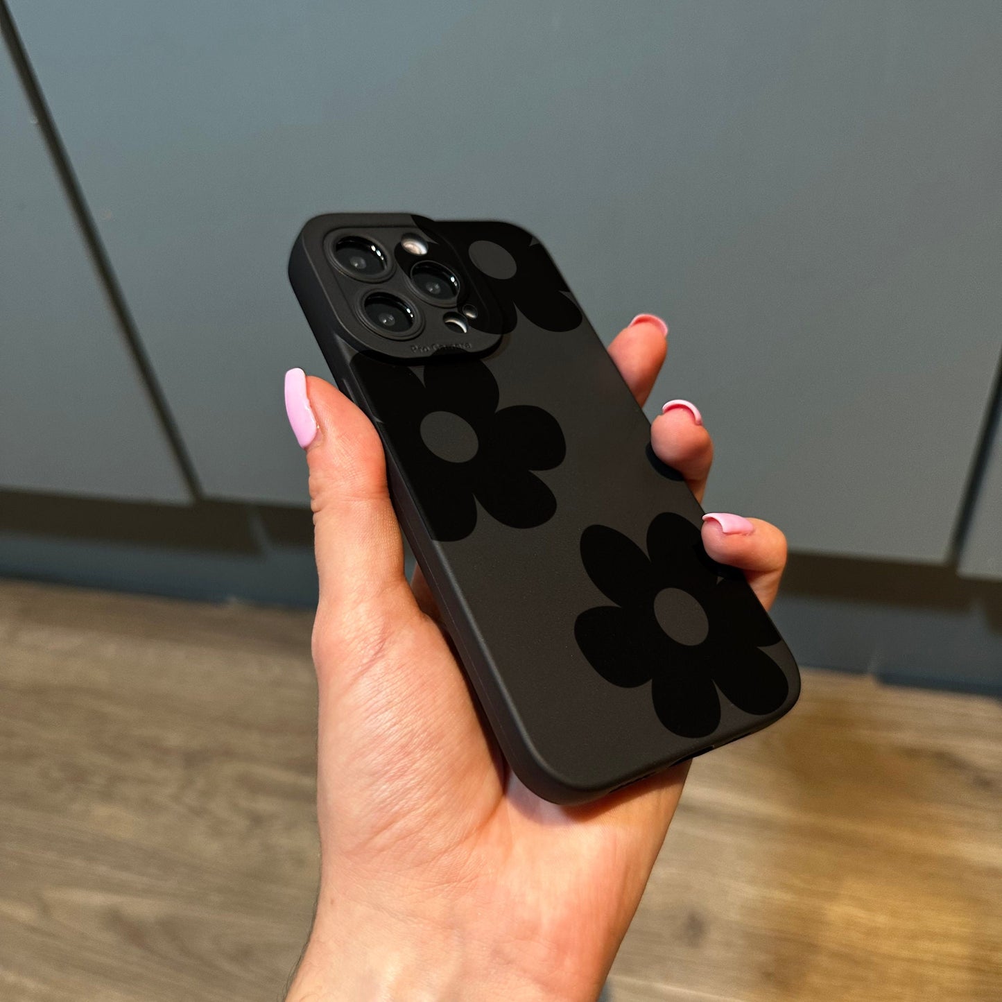 Cute Flower Phone Case with Flower Design for iPhone 17 16 15 14 13 12 11 11 Pro Max Mini 7 8 XR XS X Shockproof Phone Cover Custom Name