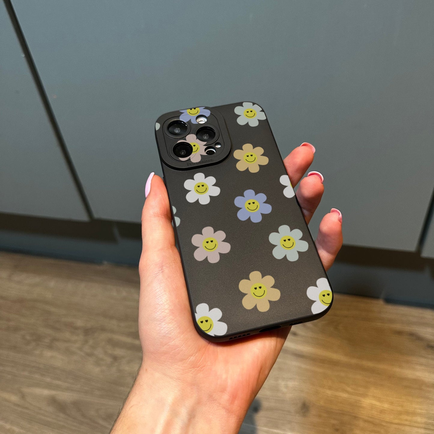 Floral Cute Phone Case with Smiley Face Petals for iPhone 15 14 13 12 11 11 Pro Max Mini 7 8 XR X Shockproof Phone Cover Personalised Name