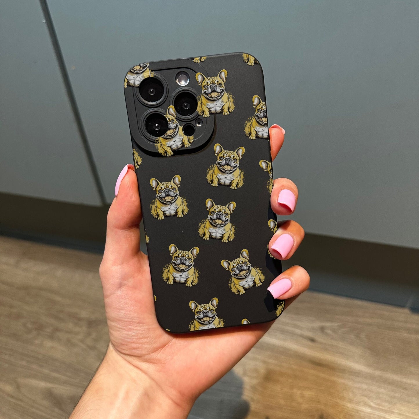 Bulldog Phone Case for iPhone 15 14 13 12 11 11 Pro Max Mini 7 8 XR XS X Shockproof Phone Cover with Customised Name and Cute Dog Pattern