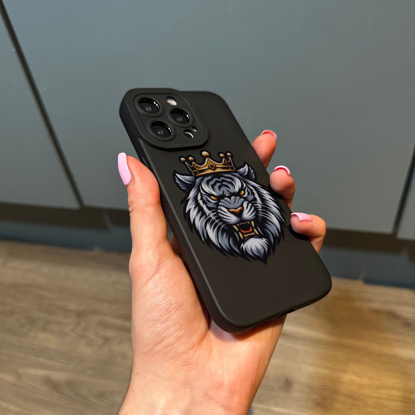 Lion Tiger Phone Case with King Crown for iPhone 15 14 13 12 11 11 Pro Max Mini 7 8 XR XS X Shockproof Phone Cover with Customised Name