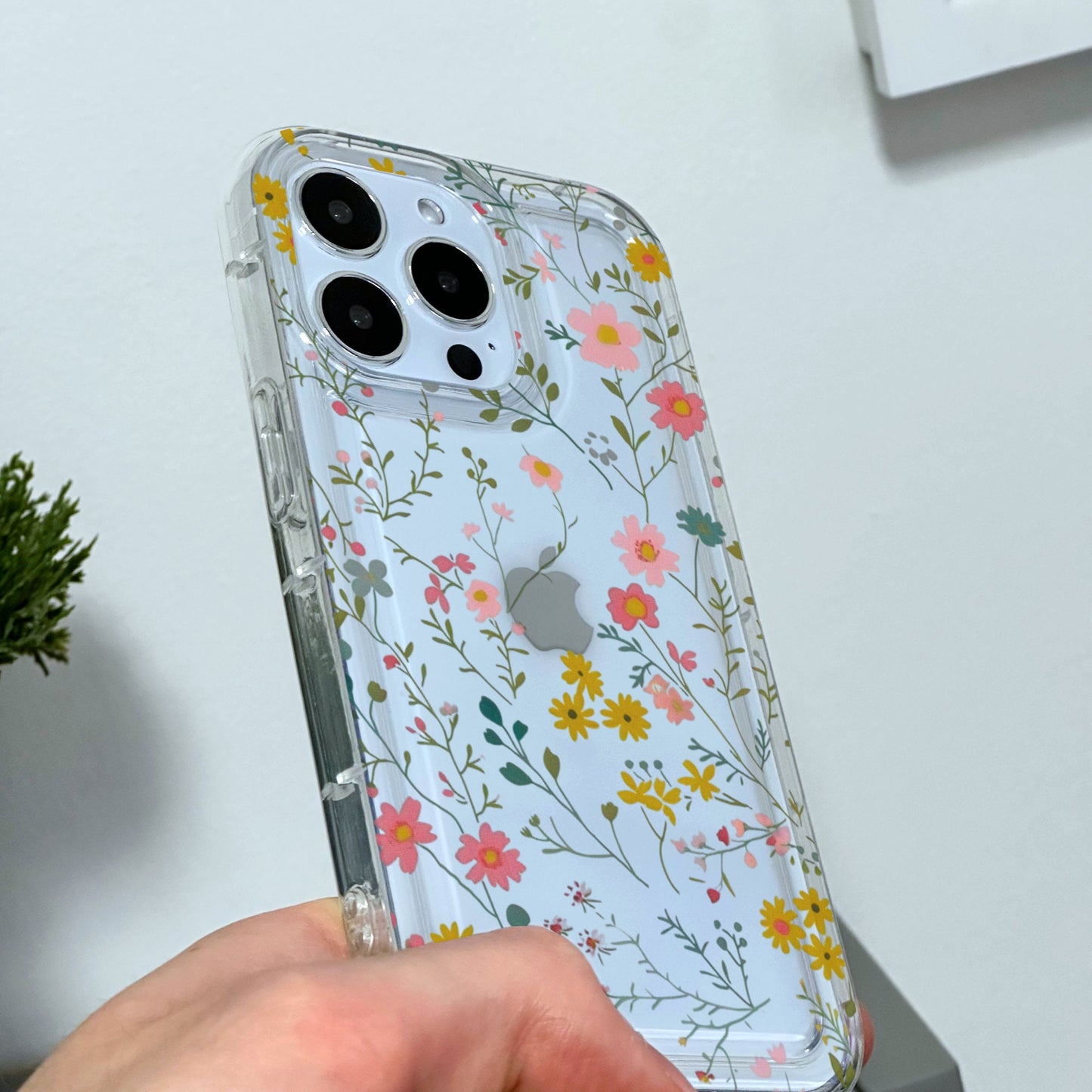 Dainty Floral Pattern Clear Phone Case for iPhone 17 16 15 14 13 12 11 11 Pro Max Mini 7 8 XR XS X Shockproof Phone Cover with Custom Name